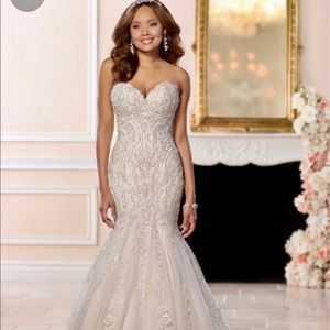 New Wedding Dress & Veil for Sale!